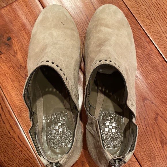 Vince Camuto low booties suede size 6W. - Picture 7 of 7